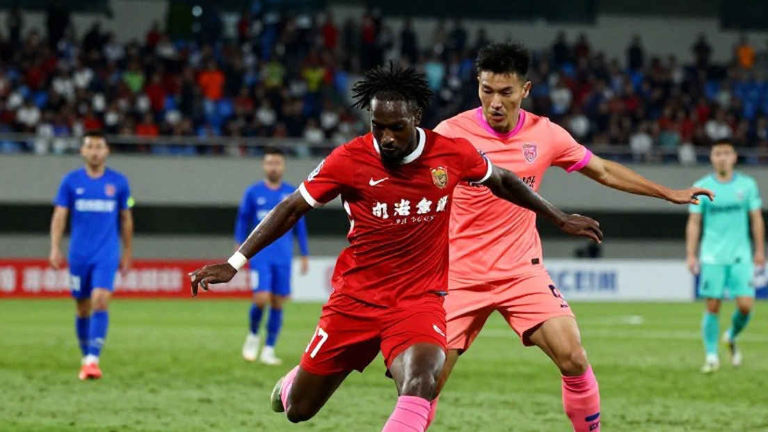 Manchester United mất Shaw lẫn Mainoo: Bài toán hành lang cánh trước Atletico Madrid