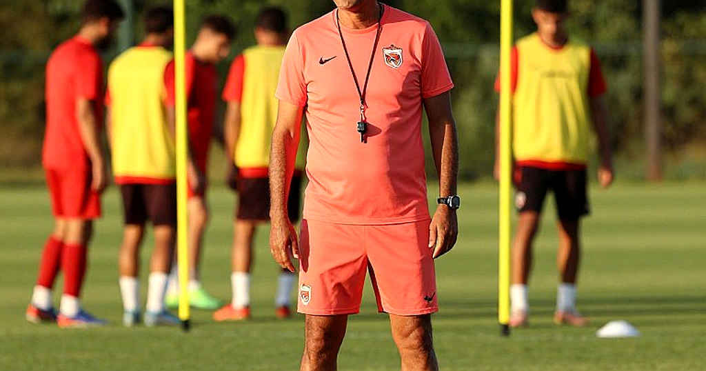 The Silent Current: Vietnamese Football's Economy Is Restructuring From a Paris Studio The Silent Current: Vietnamese Football's Economy Is Restructuring From a Paris Studio