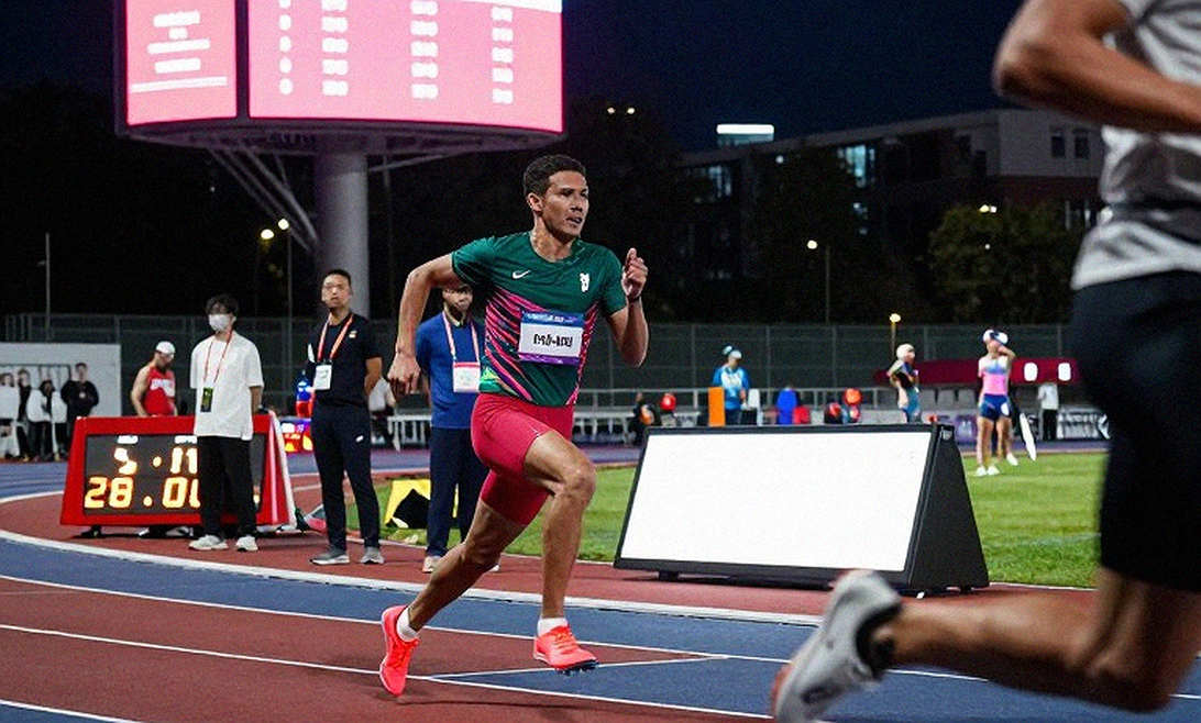 Asian Games 2026 ngày 6: Khoảng lặng 4,15 mét và những giây điền kinh không ai đếm