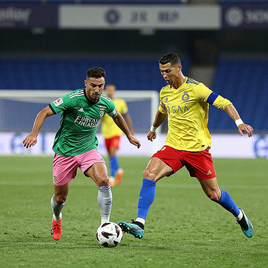 Going Abroad: The Pau Contract and the Missing Middle Floor of Vietnamese Football Going Abroad: The Pau Contract and the Missing Middle Floor of Vietnamese Football