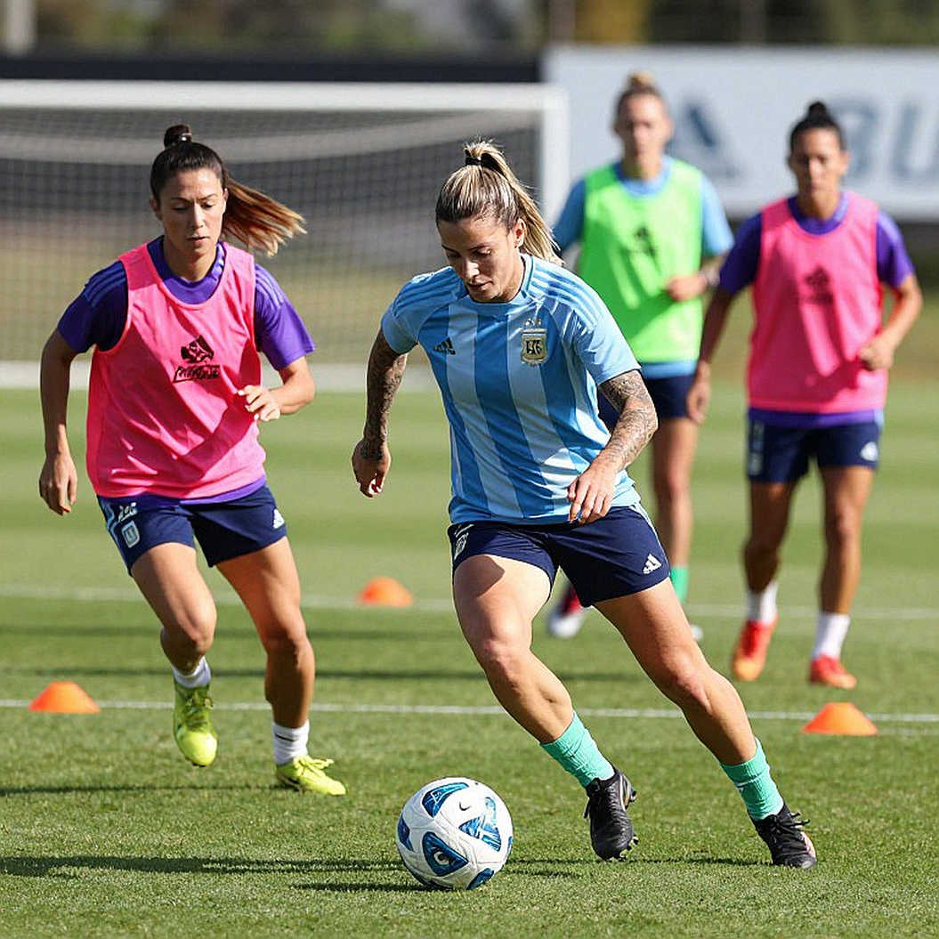 Sai lệch gắn nhãn: Khi 'Monaco' và 'Greece' lọt vào sổ dữ liệu bóng đá
