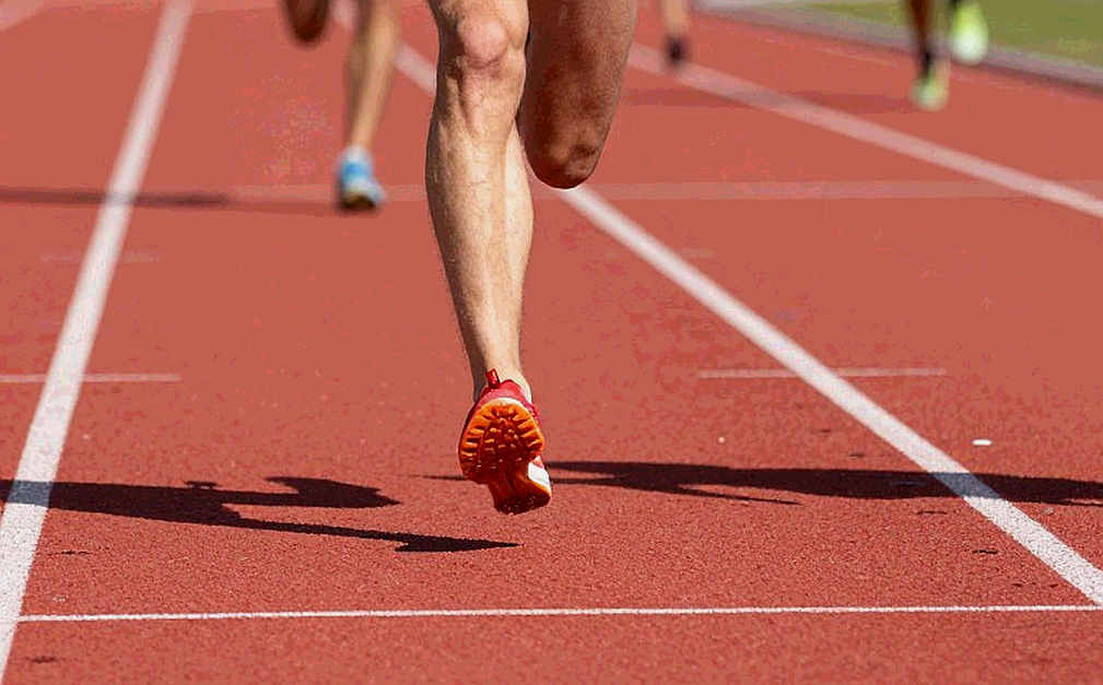 Một vòng chạy ướt ở San Sebastián và cách truyền thông đọc sai một nửa marathon