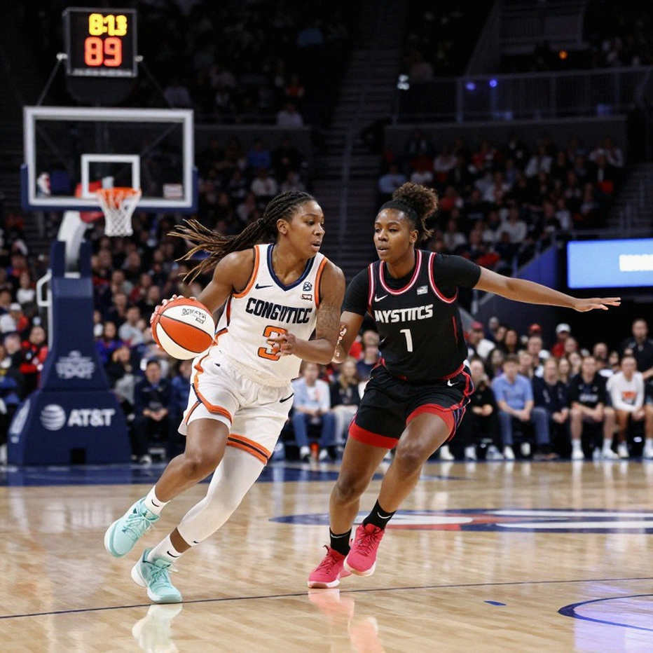 Bulls ký Jordan Hawkins bằng hợp đồng hai chiều: bài toán quyền chọn giá rẻ của một pick 14