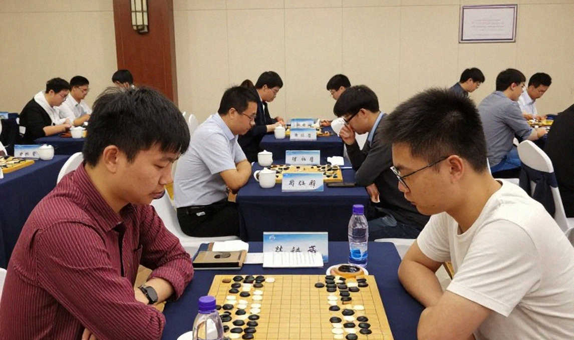 Liang thắng Niemann: Khi một ván cờ bị đóng gói thành sản phẩm