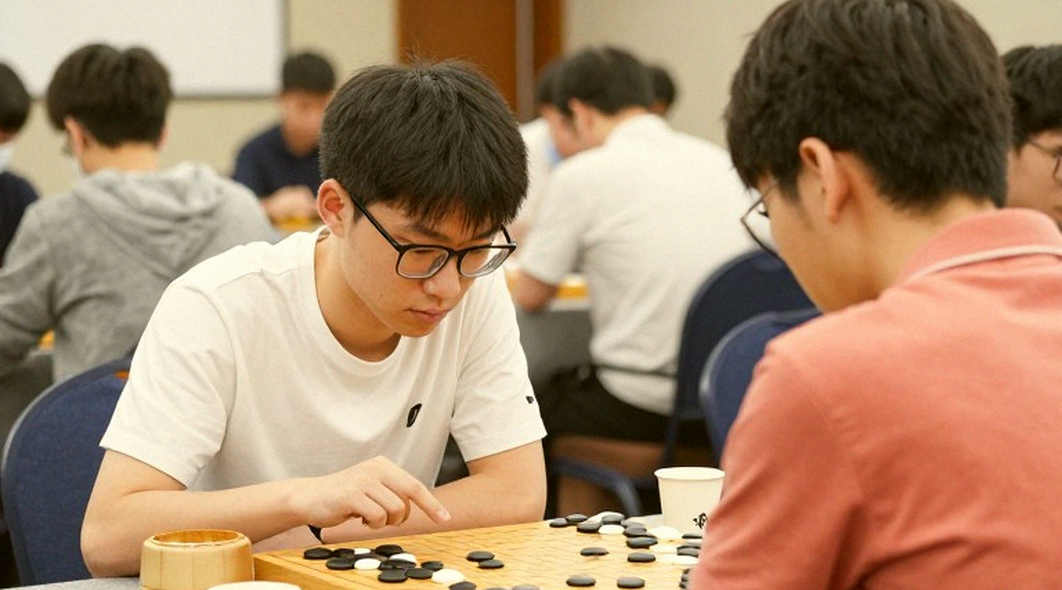 Giải Cờ Vua Toàn Cầu 2026: Carlsen Trở Lại, Ngôi Sao Ấn Độ Tỏa Sáng Giữa Áp Lực Lịch Thi Đấu
