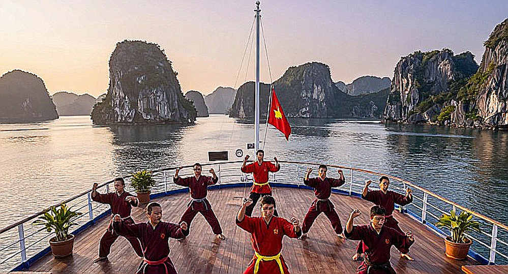Ba người, năm lá phiếu, một nhịp thở: kata đồng đội nữ Việt Nam thắng Iran 5-0