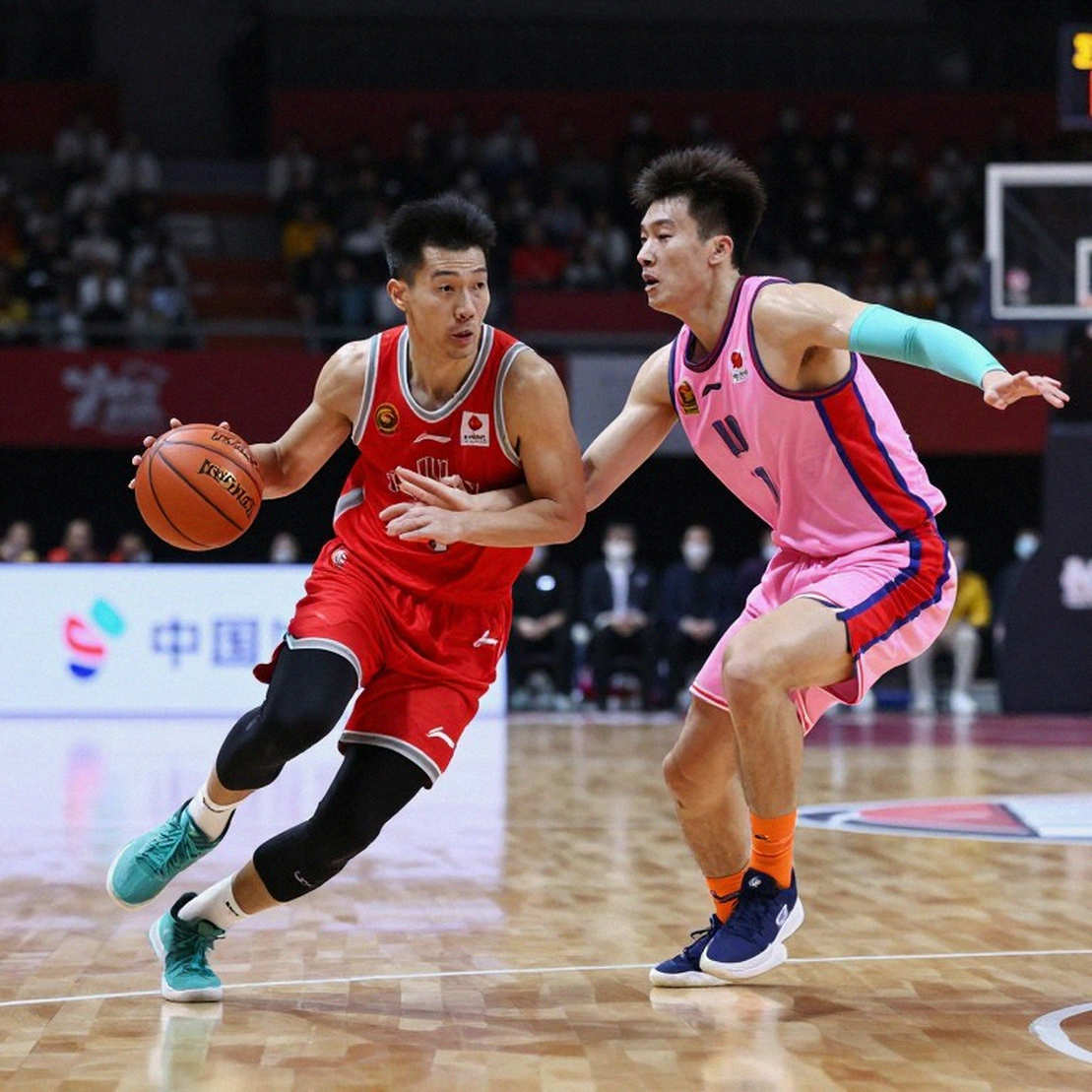 Suns khóa Oso Ighodaro 3 năm 29 triệu USD: bản hợp đồng phòng ngừa rủi ro, không phải lời tuyên bố về suất đá chính