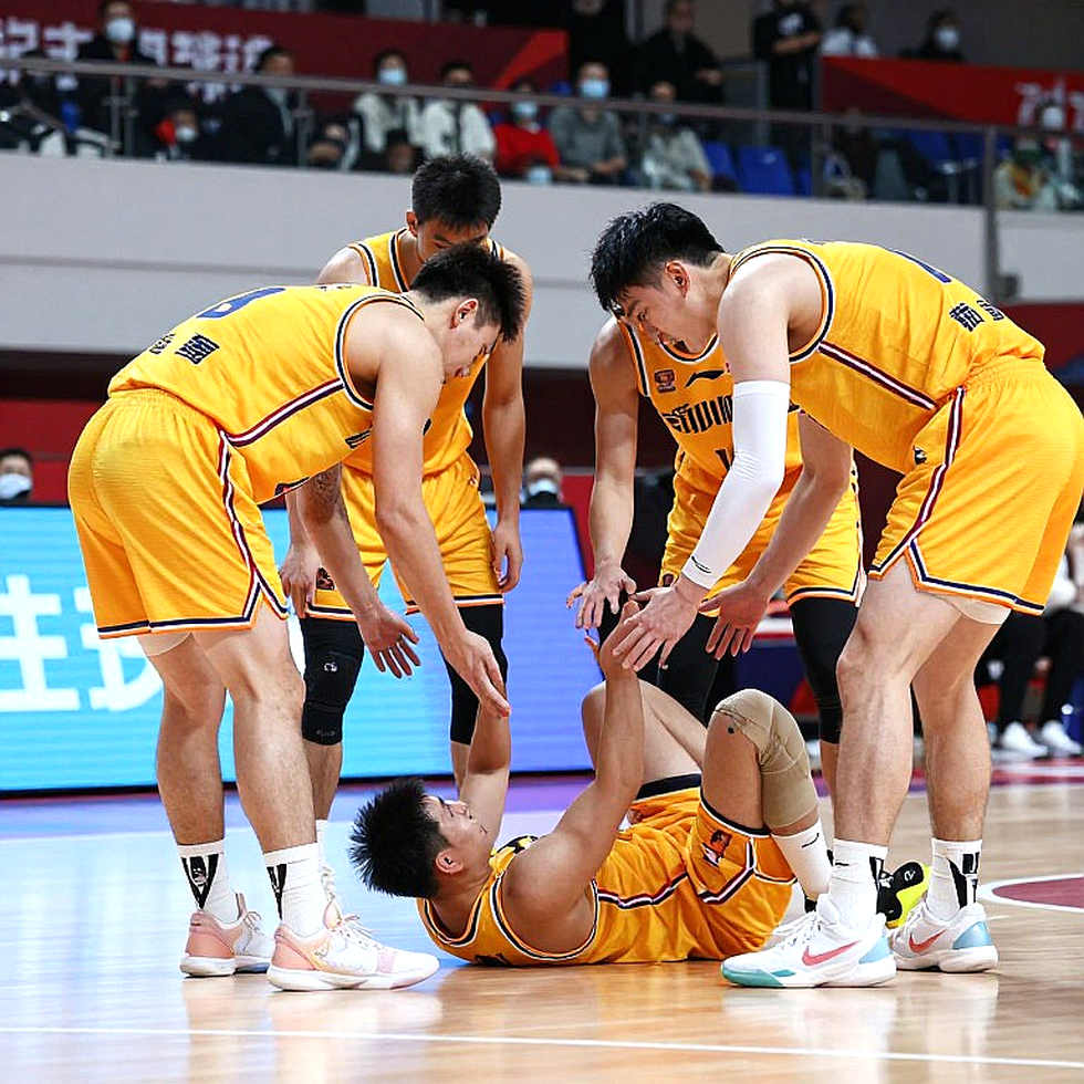 UE and the 22-Game Losing Streak: Chris Gavina, a 17-Point First Quarter, and an Unprocessed Loss Column UE and the 22-Game Losing Streak: Chris Gavina, a 17-Point First Quarter, and an Unprocessed Loss Column