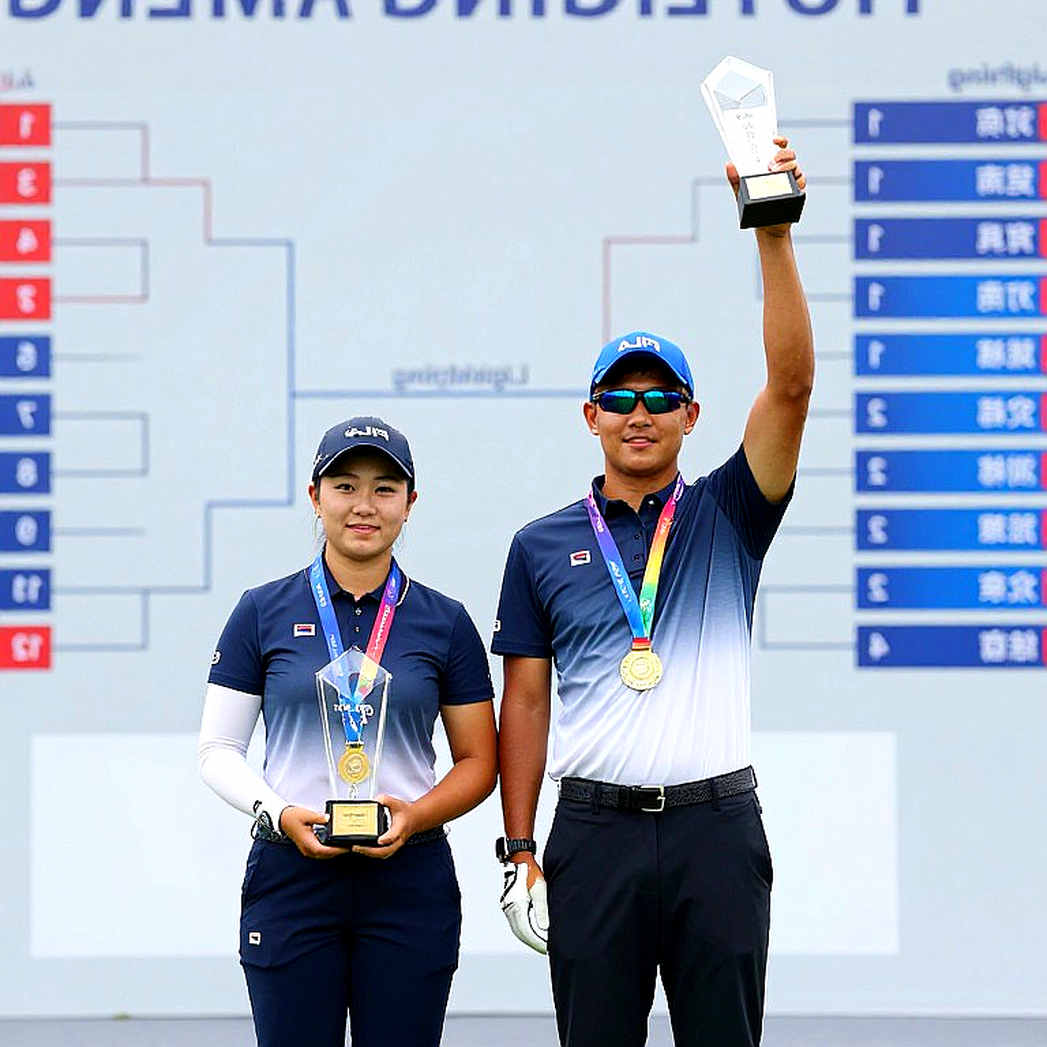 Ian Poulter ca hát cùng đồng đội sau khi con trai Luke clinch Walker Cup Ian Poulter ca hát cùng đồng đội sau khi con trai Luke clinch Walker Cup